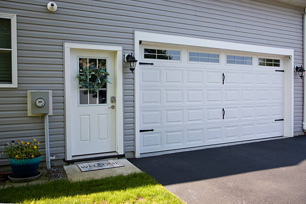 24/7 Emergency Garage Door Panel Replacement experts in Garden Grove, FL